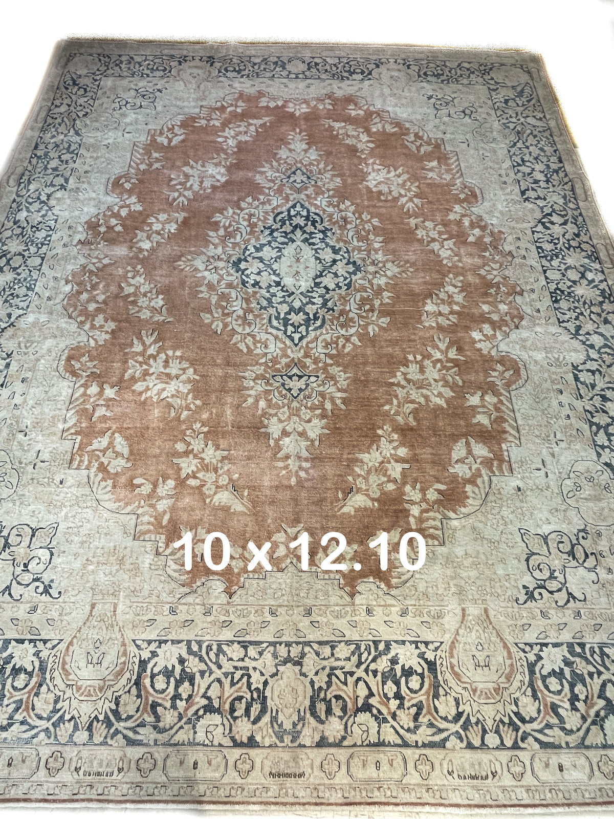 Pakistani Hand-Knotted Area Rug